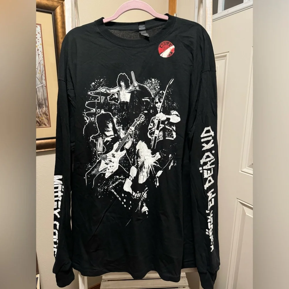 🆕 Motley Crue Long Sleeve T Black - Picture 1 of 6